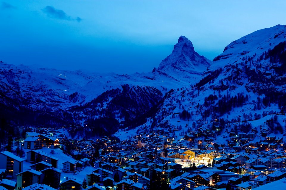 Idilična planinska zimska noć