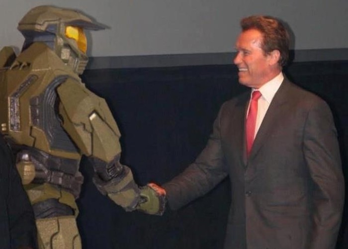 Terminator upoznao konkurenciju: "Pojedem te za večeru" :D