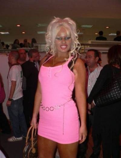 Ona misli da je seksi ovako ispečena, zategnuta i namazana