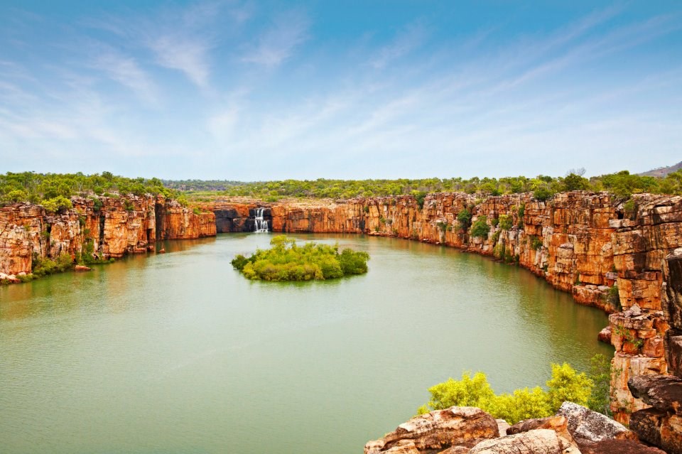 Raj na zemlji do kojeg je moguće samo vodom ili zrakom