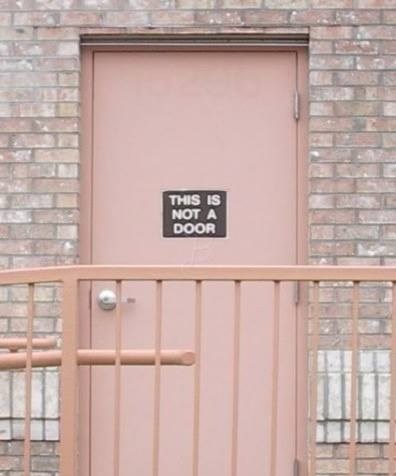 Vrata s krizom identiteta