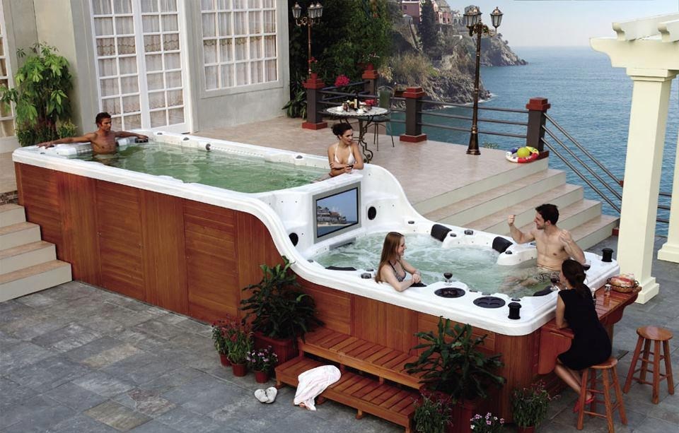 Brutalno luksuzni bazen s jacuzzijem