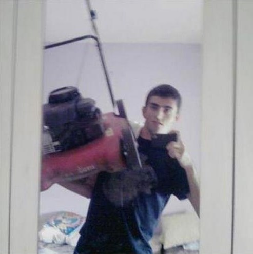 Zna baja što komadi vole: Frajerčina pokazao svoju makinu