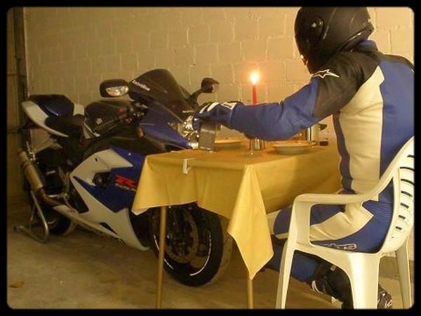 Kad motorist svoju najveću ljubav izvede na večeru