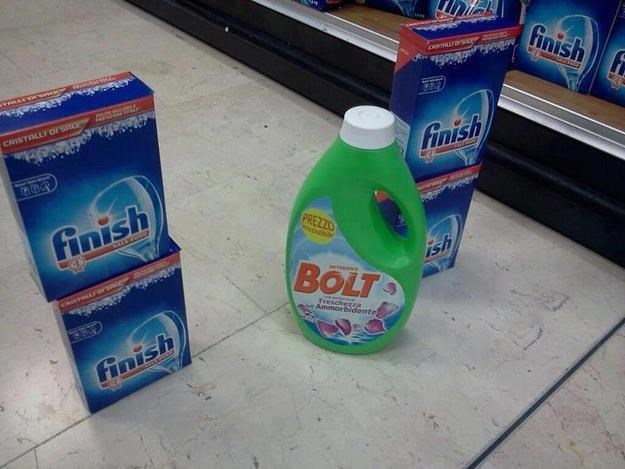 Bolt prelazi ciljnu liniju :D