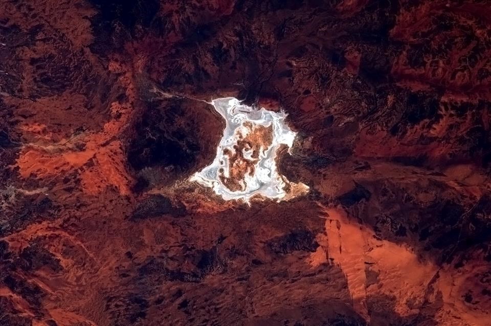 Slano jezero u Australiji fotkano iz svemira