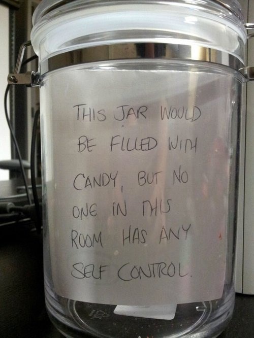 Pa se ti kontroliraj kad je ispred tebe tegla slatkiša...