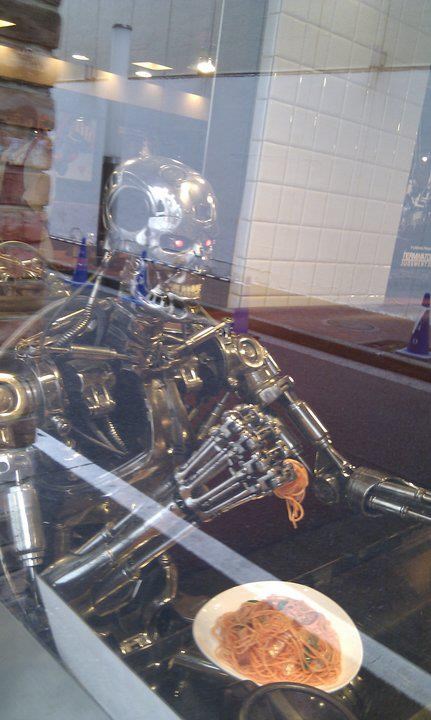 U pauzi snimanja novog SF spektakla navratio na špagete :)