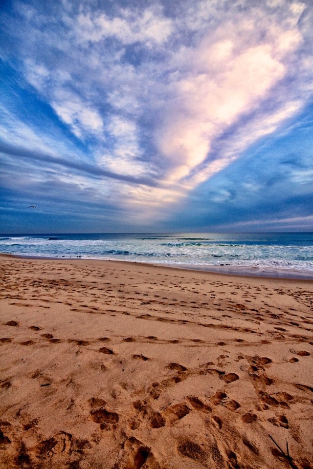 Otisci stopala na pješčanom žalu...