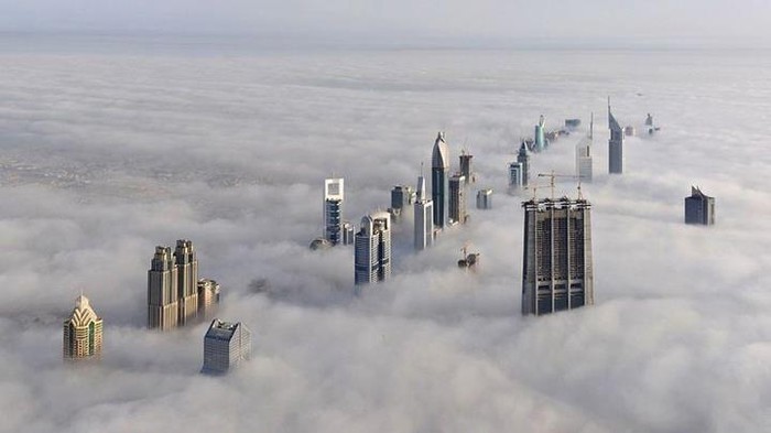 Čarobni Dubai potonuo među oblacima