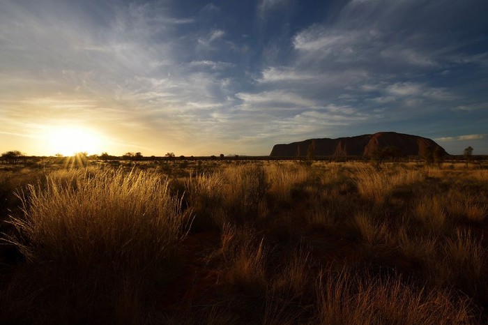 Čarobni suton u australskoj preriji - Uluru