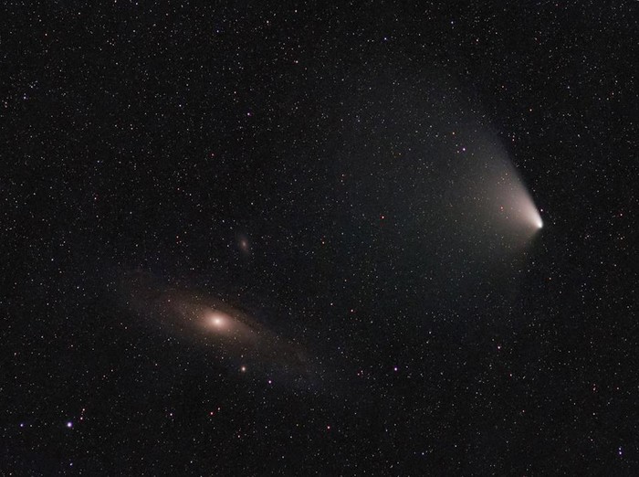 Kretanje kometa PanSTARRS nebom (uz dugu ekspoziciju)