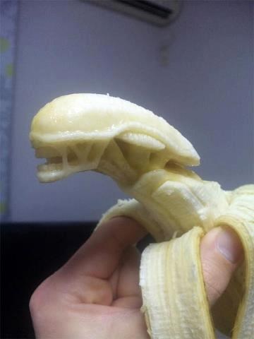 Banana-alien napada
