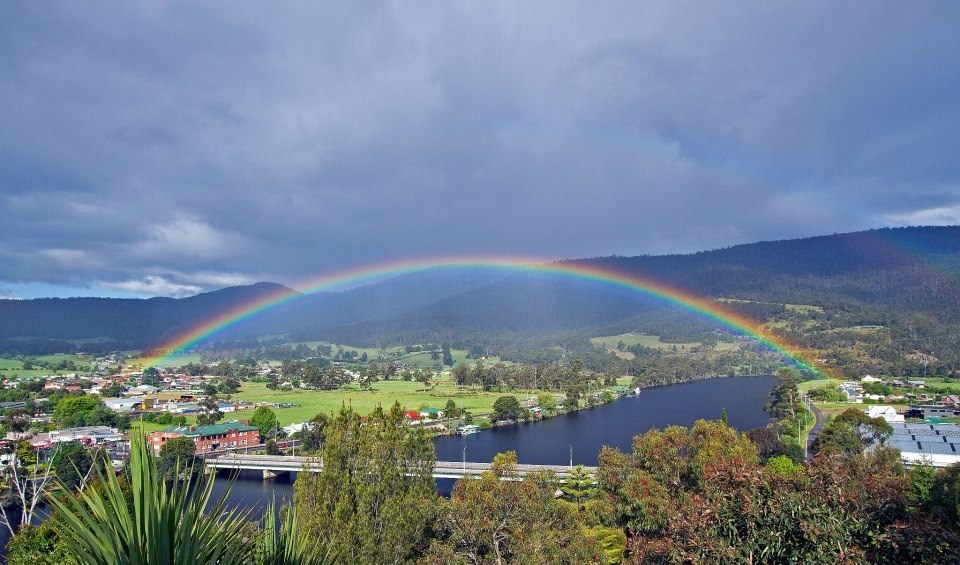 Prošeći ispod duge