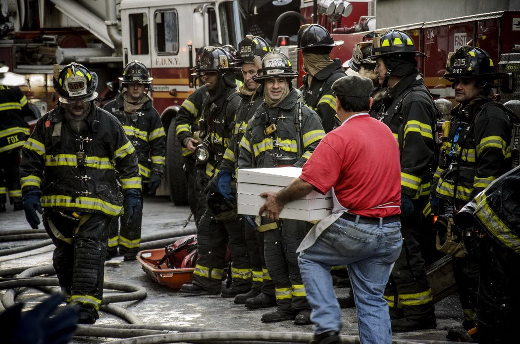 pizzonoša dečkima donio gablec da se zahvali