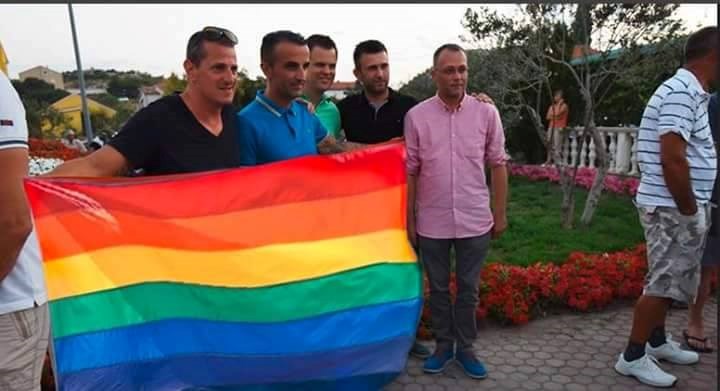 ministre hasane jel bi ovu zastavu vidio i osudio?