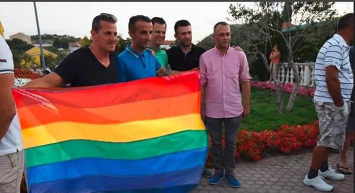 ministre hasane jel bi ovu zastavu vidio i osudio?