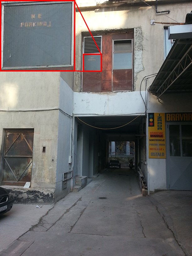 Ne parkiraj mi pred vrata!