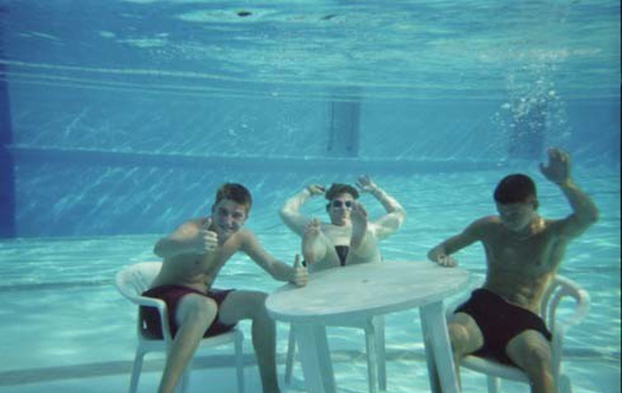 Podvodni pool party