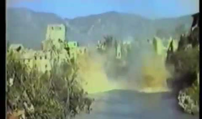*Rusenje Starog mosta u Mostaru (09.11.'93)*
