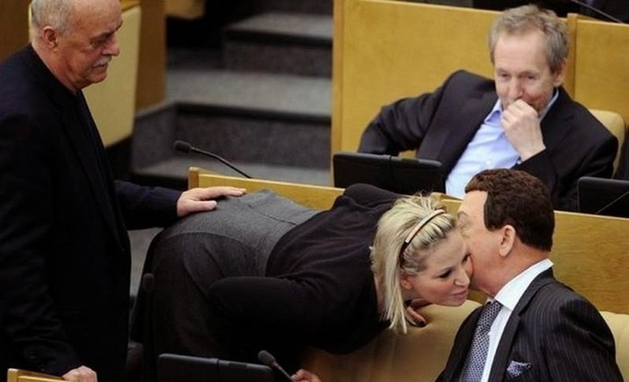 politika je kurva..