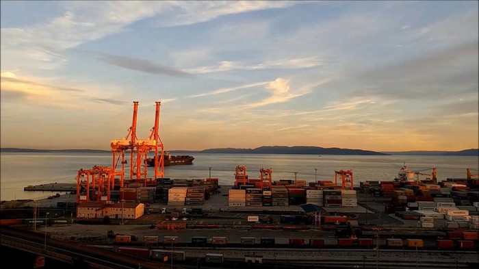 Ship leaving port time lapse