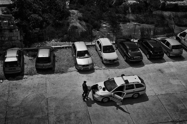 Gospođice, uhapšeni ste