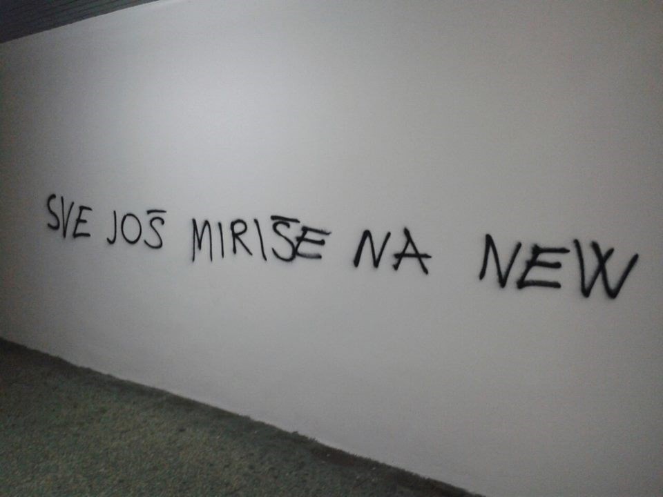 Sve još miriše na new