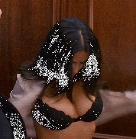Salma-Hayek-30-Rock-bra-cleavage.gif