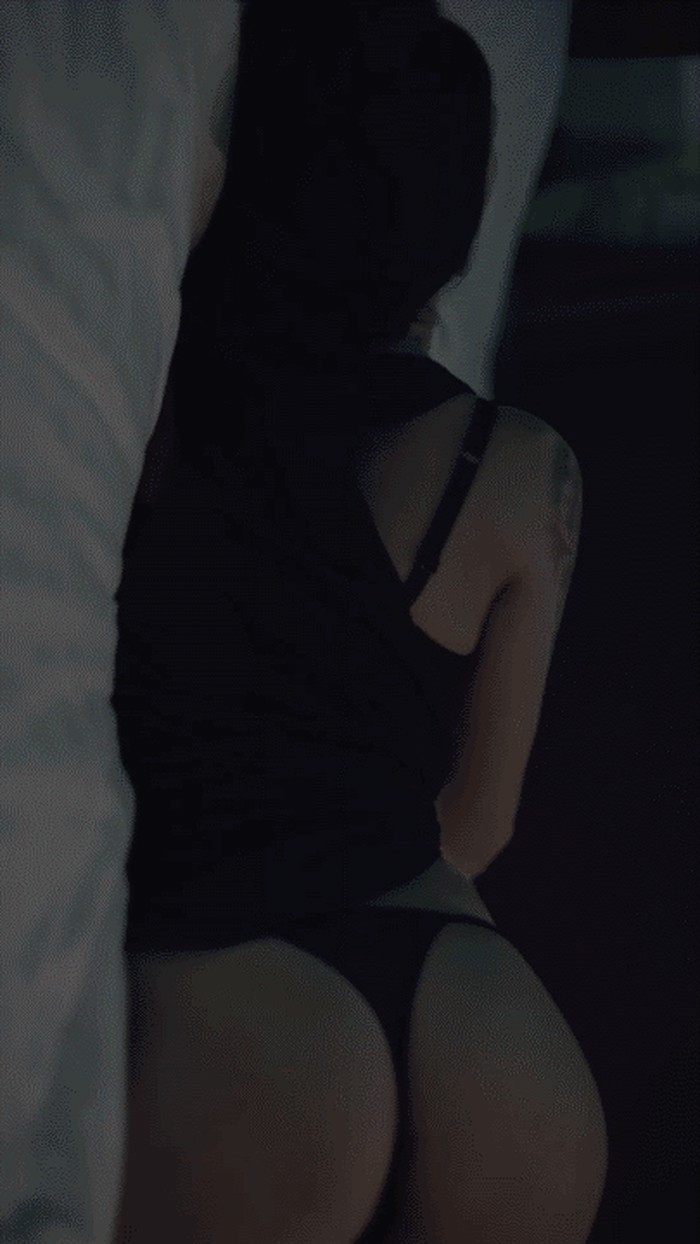 tease-girl-20-99-rotate-s2.gif