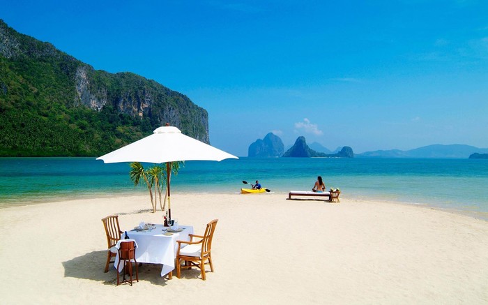 ..lunch on the beach...