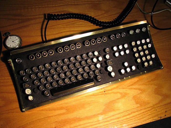 Tipkovnica za hipstere oponaša pisaću mašinu