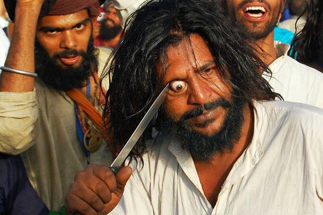 negdje ljudi kartaju, negdje ovo... 