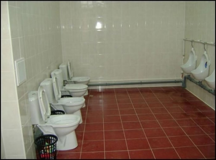 Najdebilniji javni WC