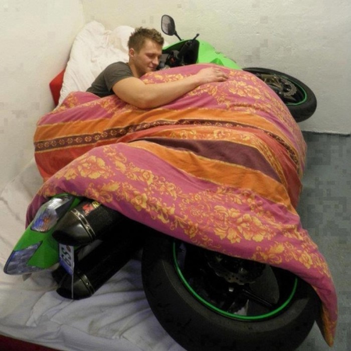 Žene imaju cipele, muškarci - motore?