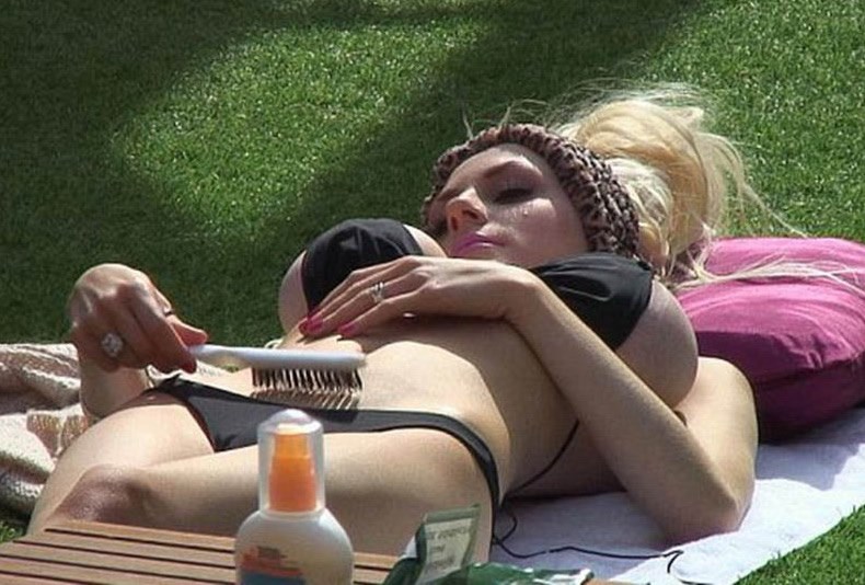 A šta ti češljaš, ženo božja?