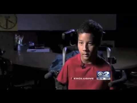 Roditelji ga odbili jer je rođen bez udova, ali pogledajte čuda koja danas može!