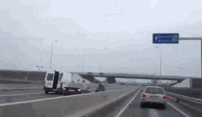 vC0sNSquRsuTJm1fZQh4_Highway_20Chariots.gif