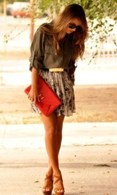 Cvjetna suknja i super sandale. :)