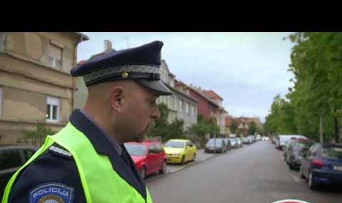 VIDEO: Što si ovaj policajac misli?
