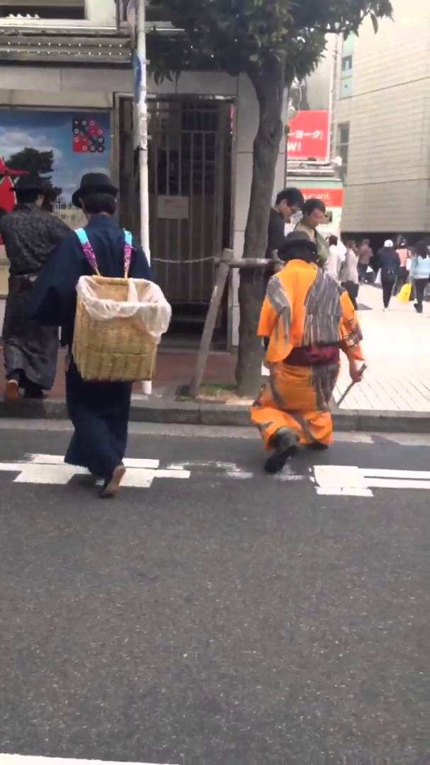 Teško vrijeme za japanske nindže... sada rade kao ulični čistači