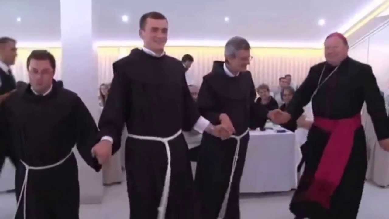 18+ Hrvatski fratri igraju Užičko kolo