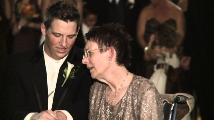 VIDEO: Mami u kolicima priuštio posljednji ples na svom vjenčanju