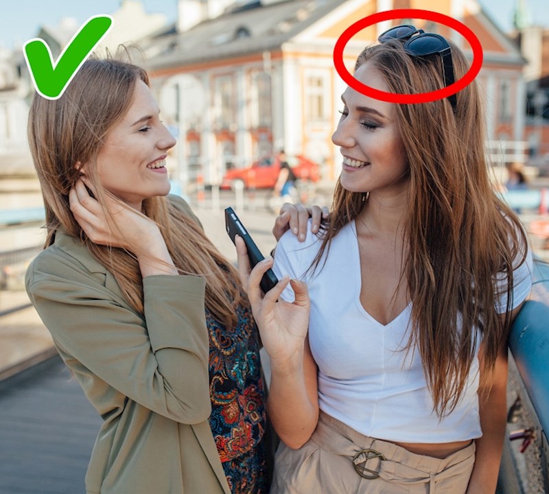 Skinite sunčane naočale i ne koristite slušalice kad s nekim razgovarate