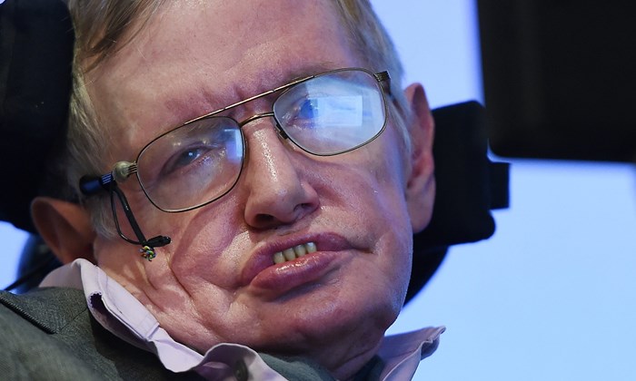 Stephen Hawking tells fans Zayn Malik could still be in a parallel One Direction
