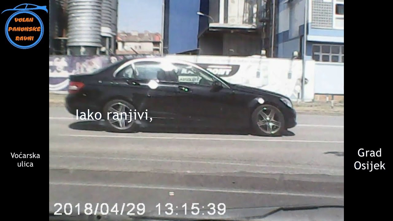 VIDEO - Motor prelazi duplu crtu