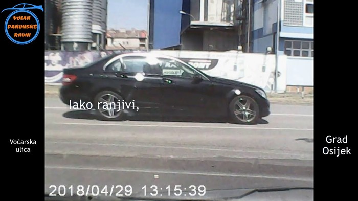 VIDEO - Motor prelazi duplu crtu