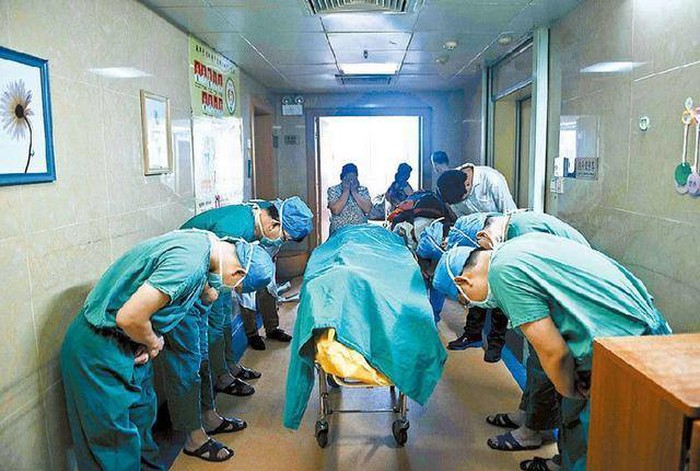Doktori naklonom odaju počast dječaku koji je donirao organe