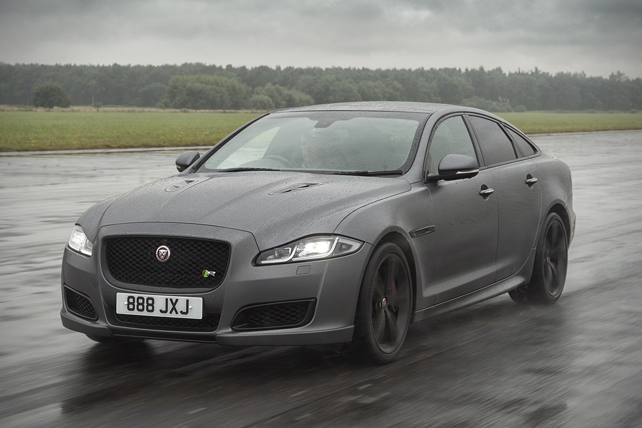 2018-Jaguar-XJR-575-00.jpg