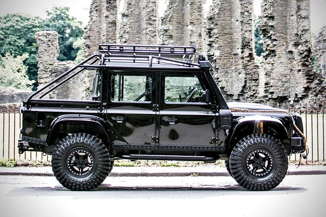 2014-Land-Rover-Defender-SVX-Spectre-02.jpg